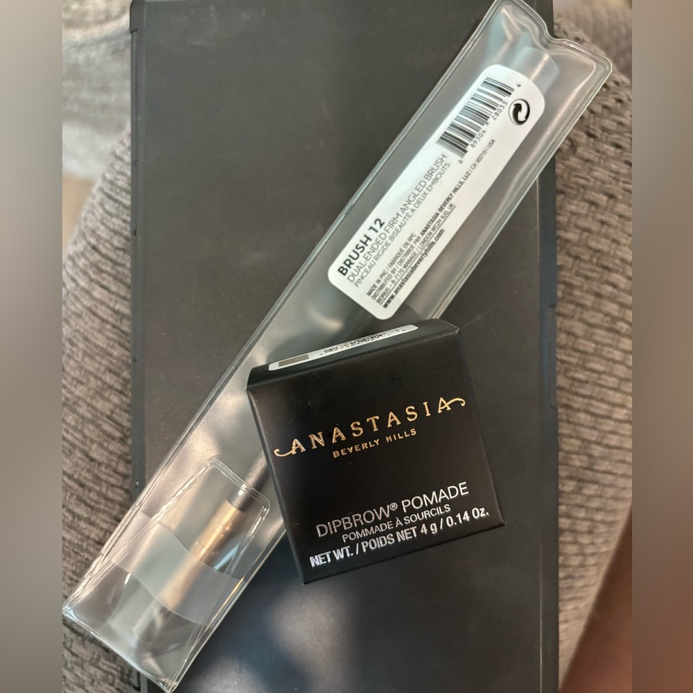 Anastasia Beverly Hills Dip Brow Pomade